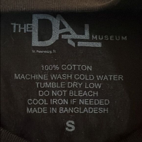 Dali Museum Skull & Roses Black Crew Cotton Tee - Picture 7 of 9